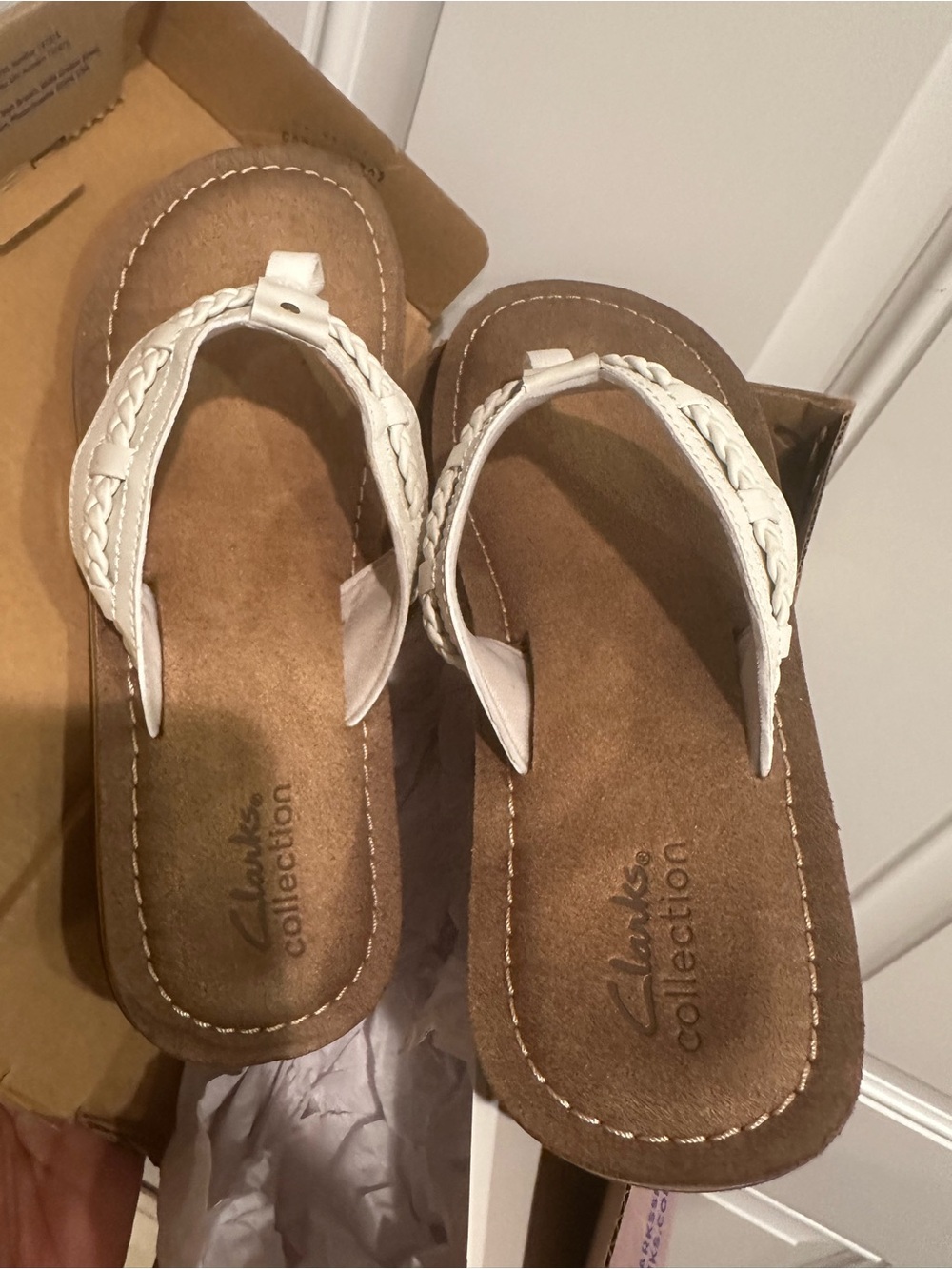 Clarks Women's FENNER NERICE OFF
WHITE Sandals Size 7 NIB